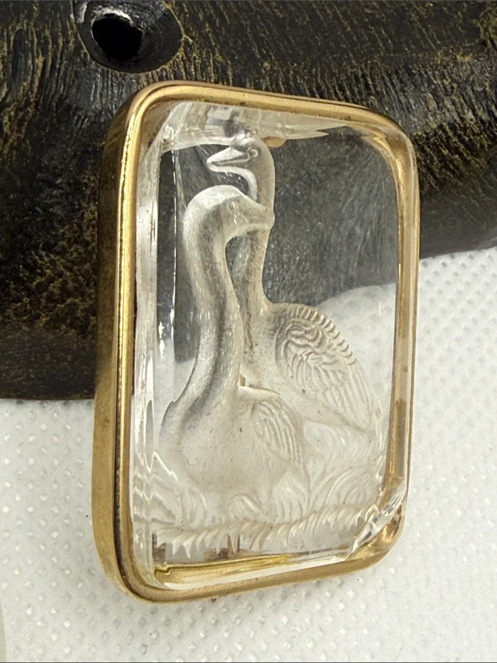 Vintage intaglio glass untested metal unsigned unmarked Glass Swan pin brooch